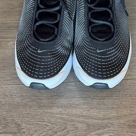 Nike Men's Black and White Sneakers - Picture 4 of 4